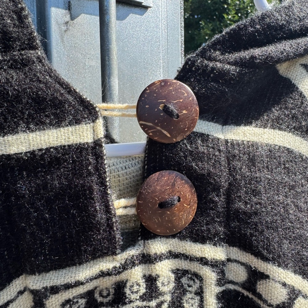 Aztec Pattern Hooded Poncho - Picture 7 of 7